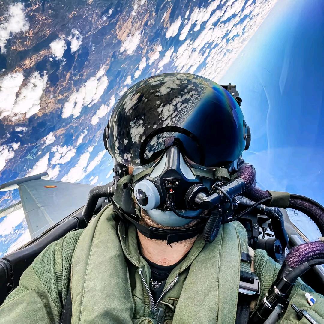 爱玩无人机的舒克✈️
