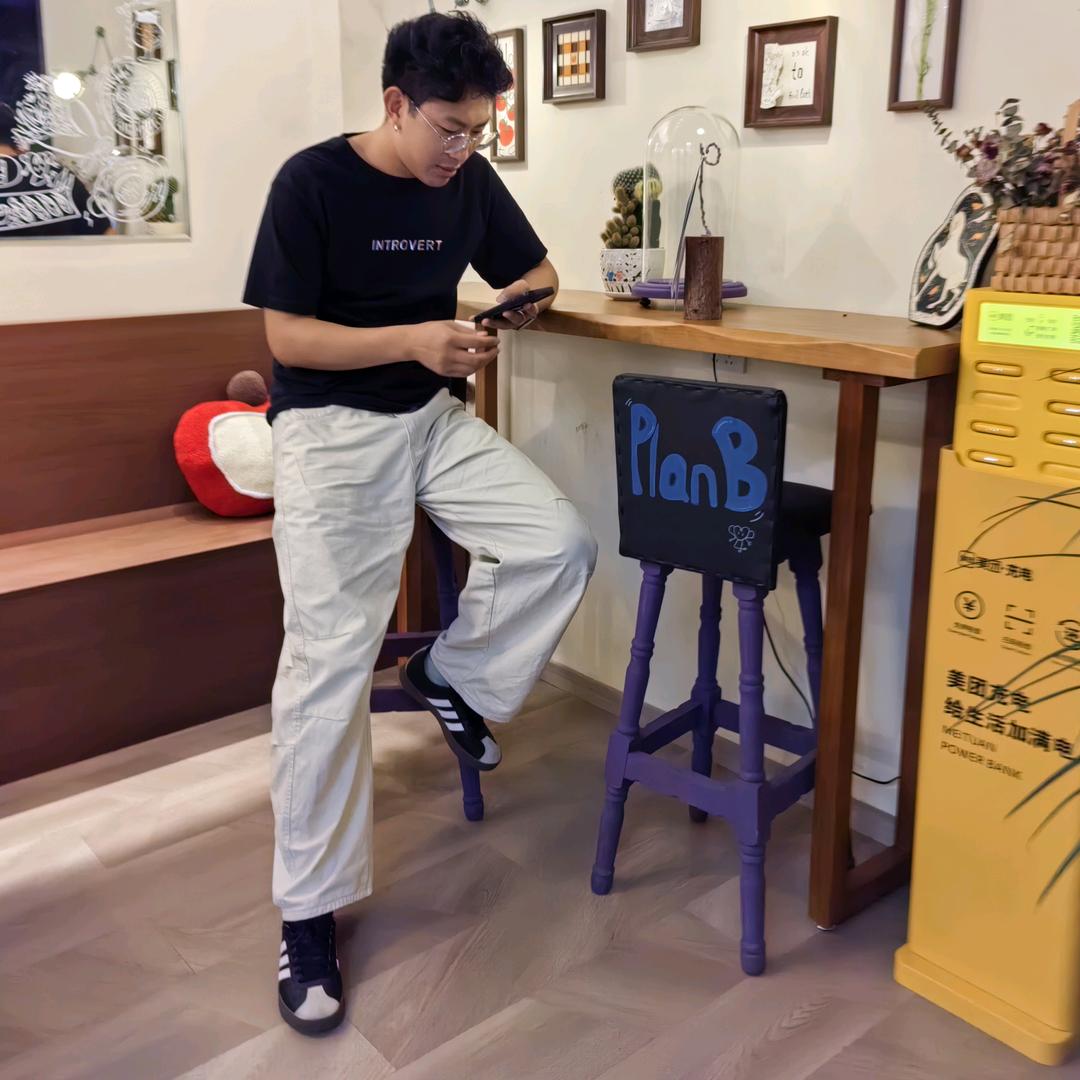 不会打篮球的小牟