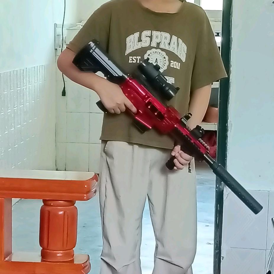 爱玩游戏的小孩哥