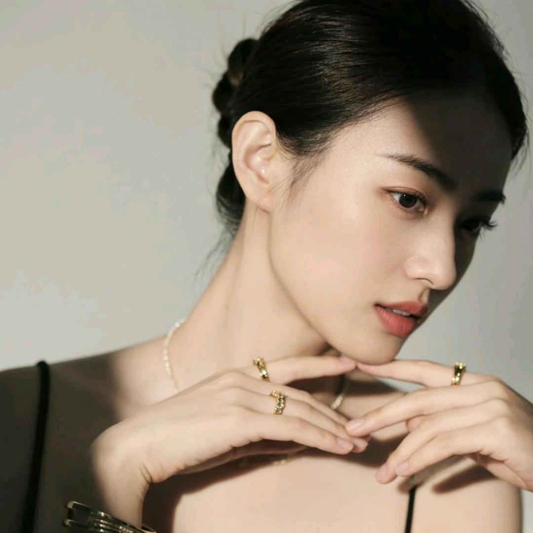 杨校校²¹¹