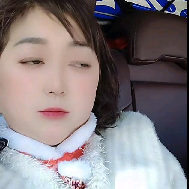 何花姐，每天19点10开播