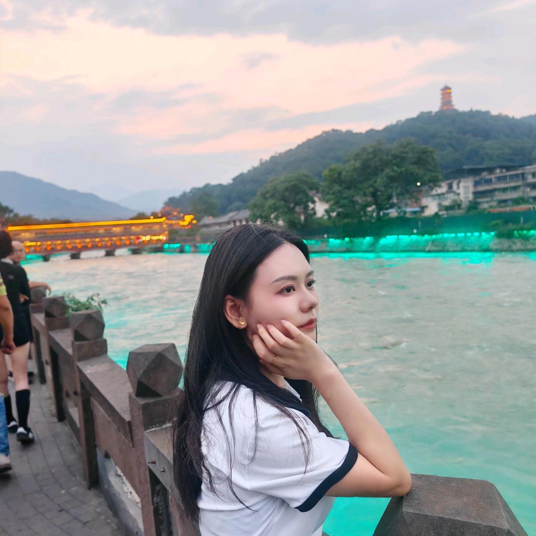 钞票很多张女士