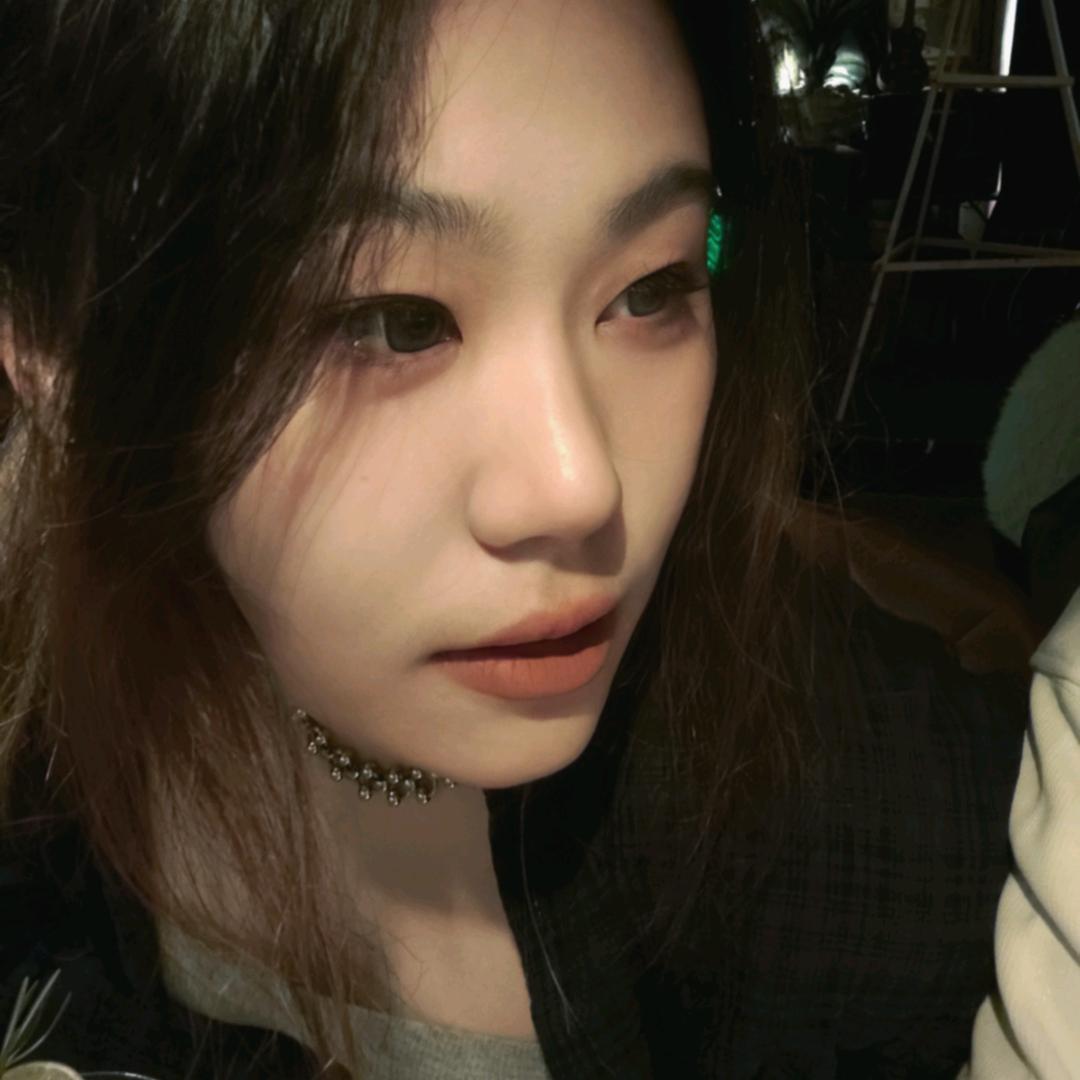 Janine左左