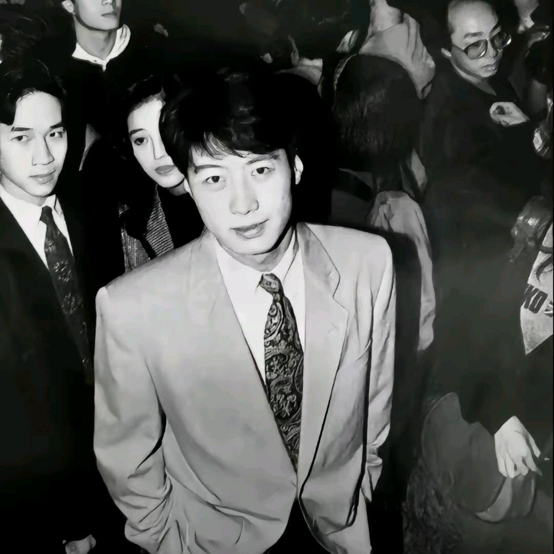 爱吃醋的小麻雀