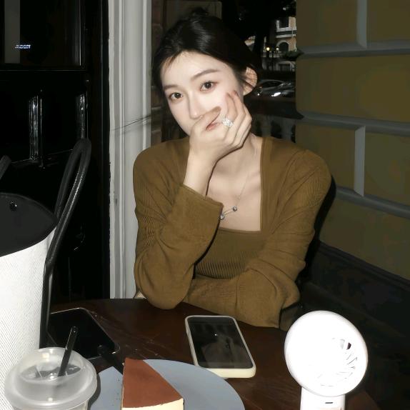 阮小咪【时尚穿搭】