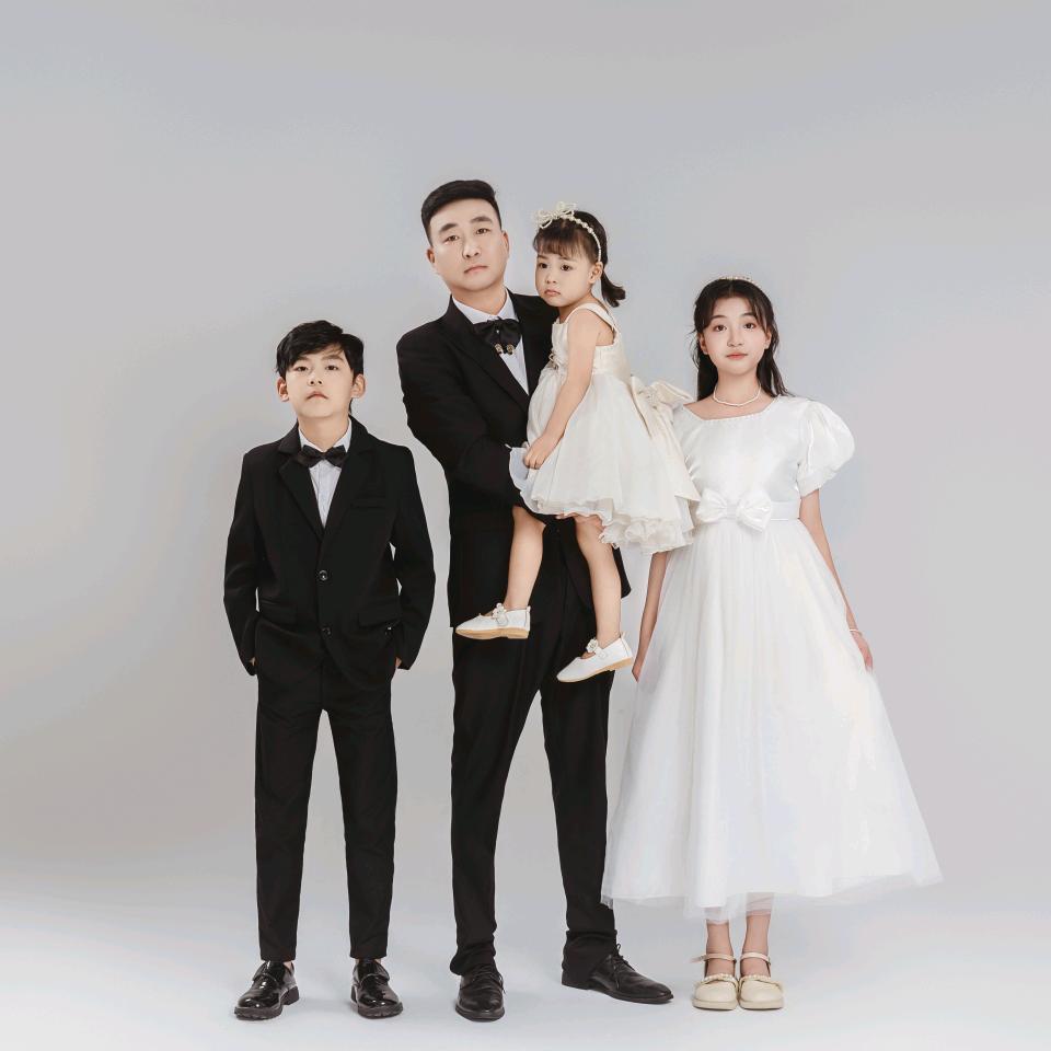 界沟足斤超市吴娜