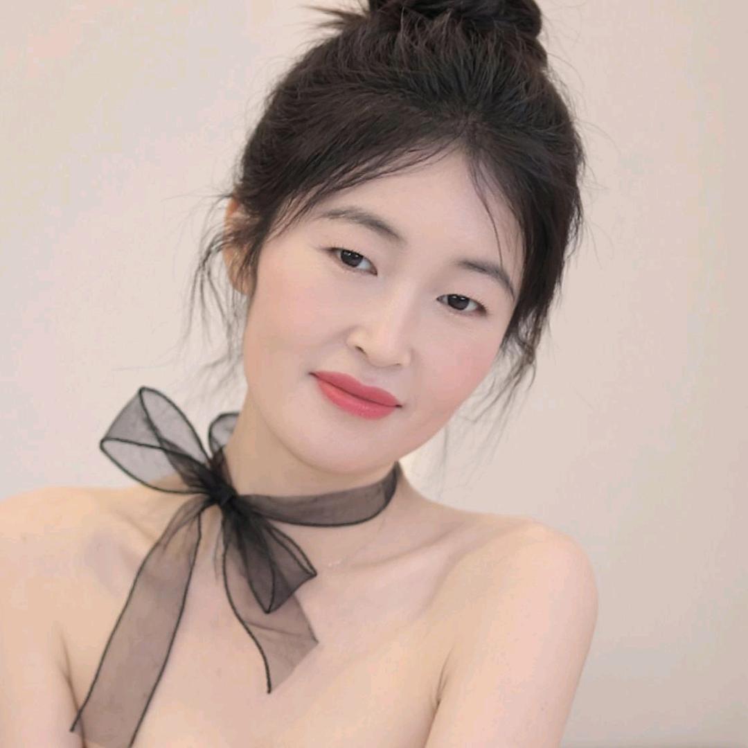 明月伟丽