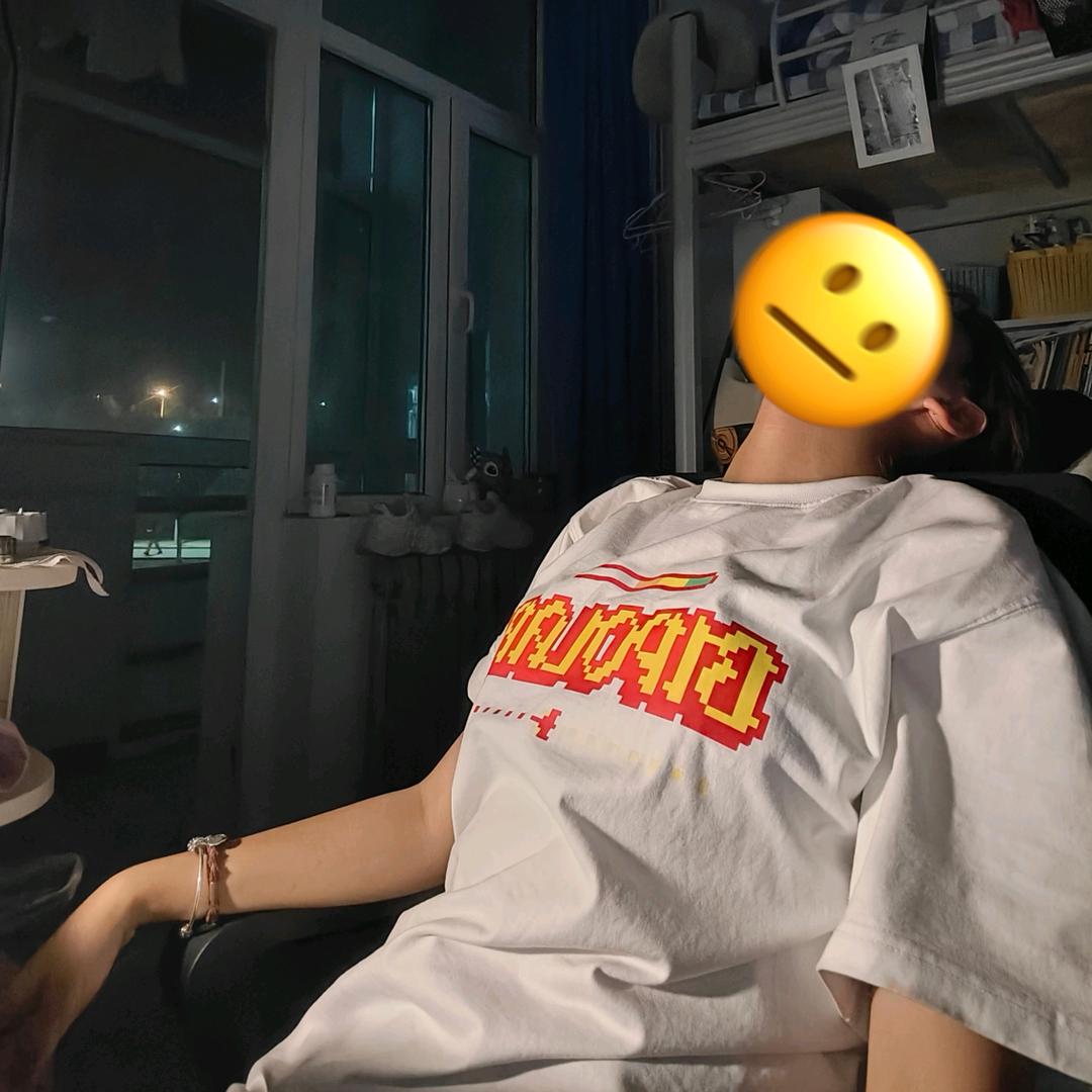 蛋白粉倒嘴里冲水喝