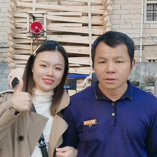 八仙桌老唐和小唐