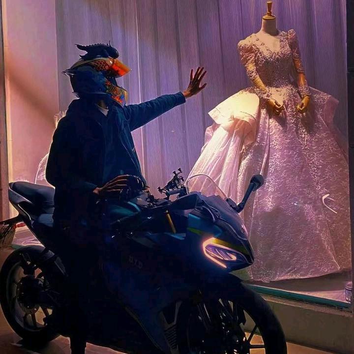 一个卖MoTo的宅男～