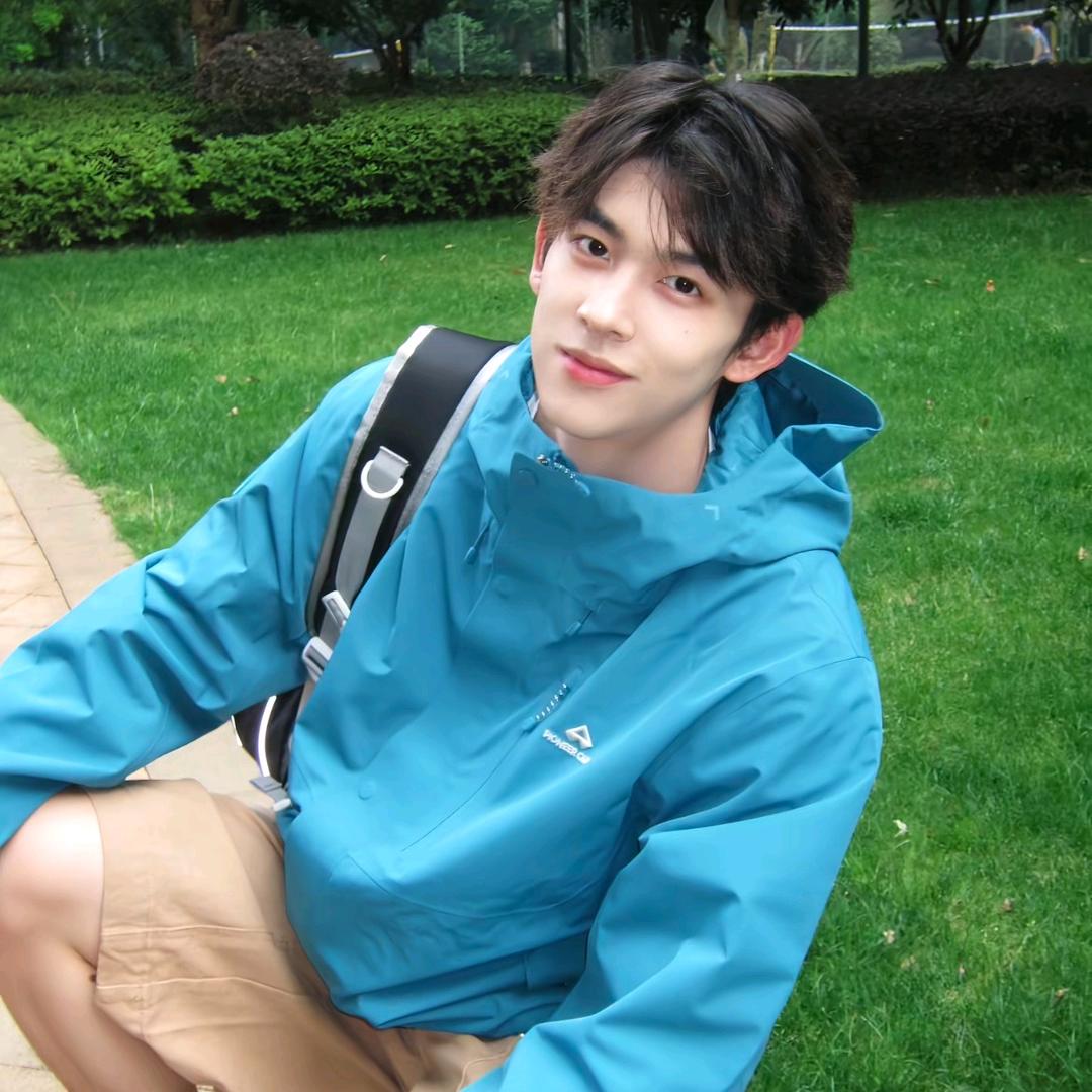 男孩有梦想（招男团小帅）