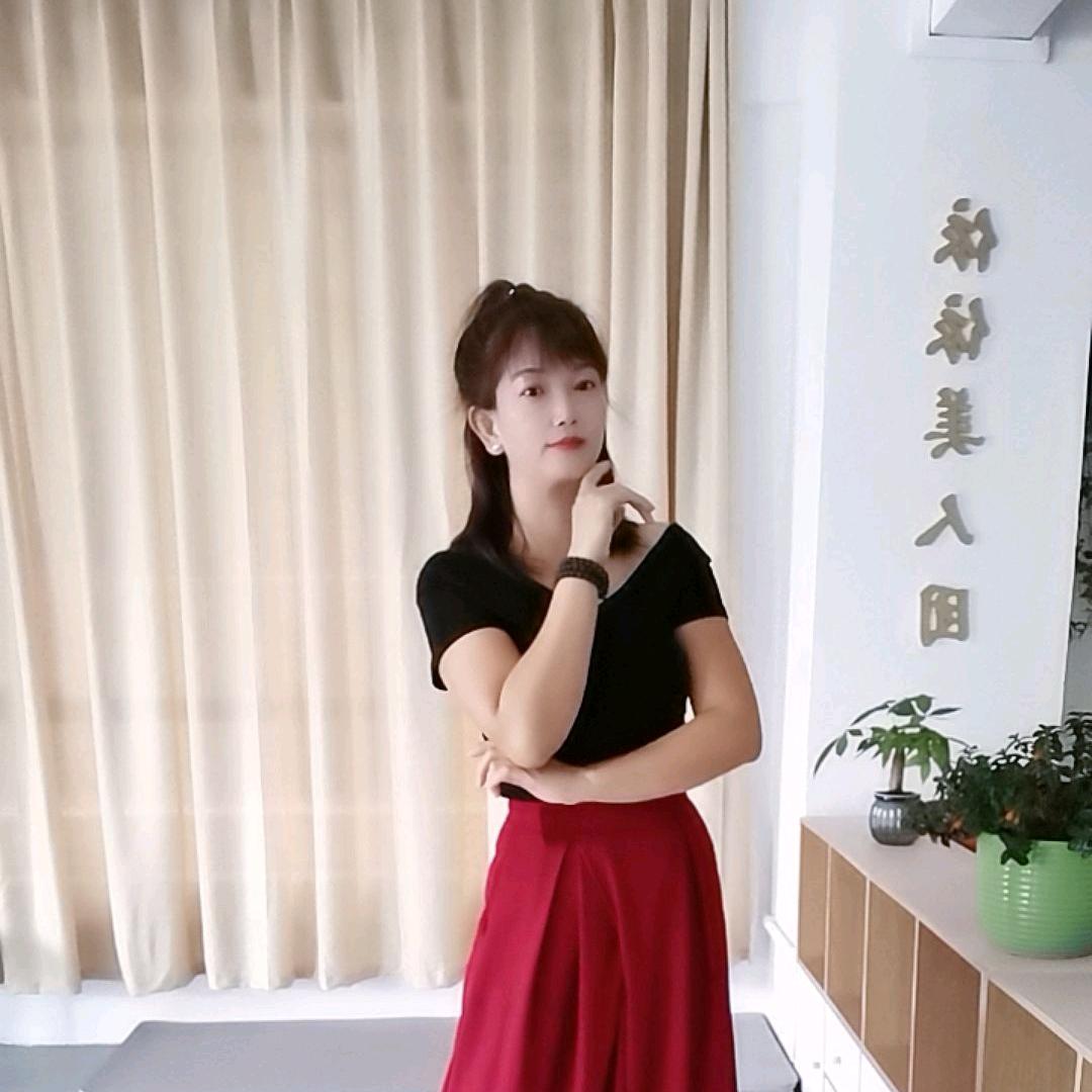 素伈-依依美人团