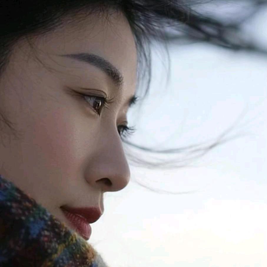 她的眼睛会唱歌