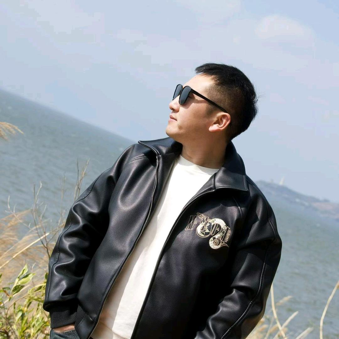 晒的尼玛^O^黢黑