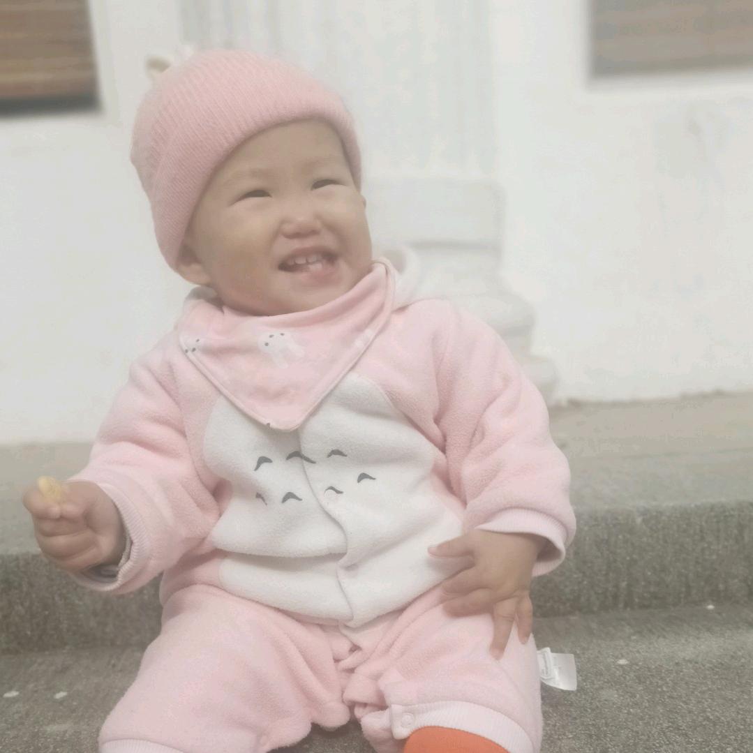 爱笑的女宝（努力赚钱）