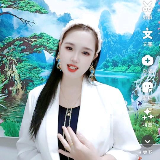 香姐晚8点18分开播