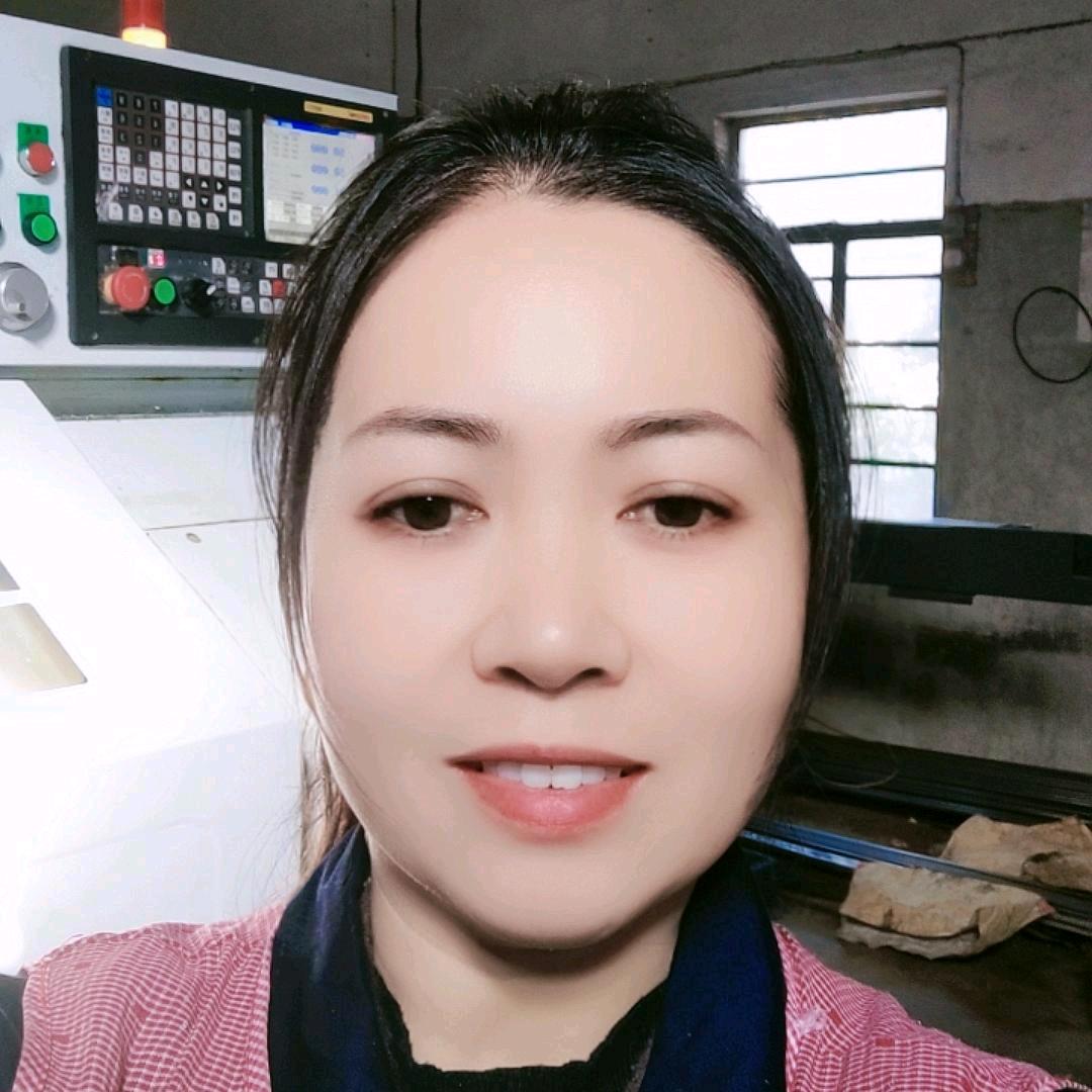 机床旁的啊英🌻