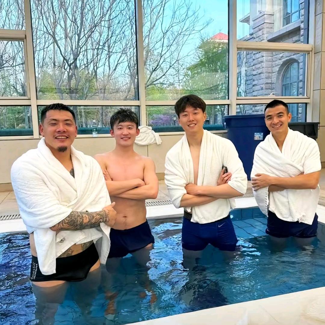 小E