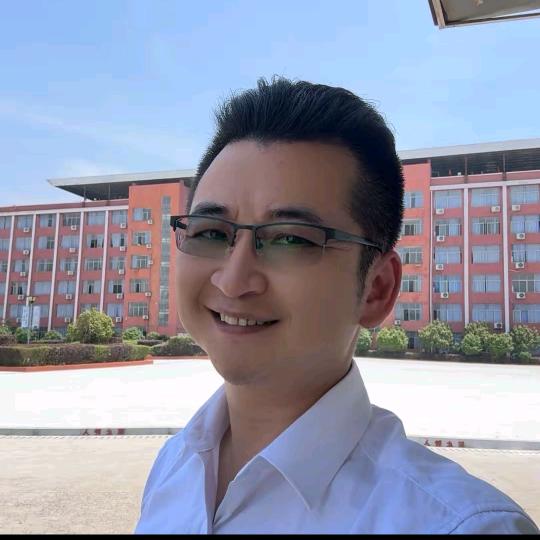 教语文的粱老师