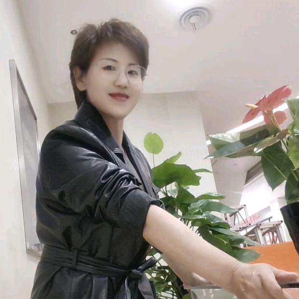 淡然一笑🤗