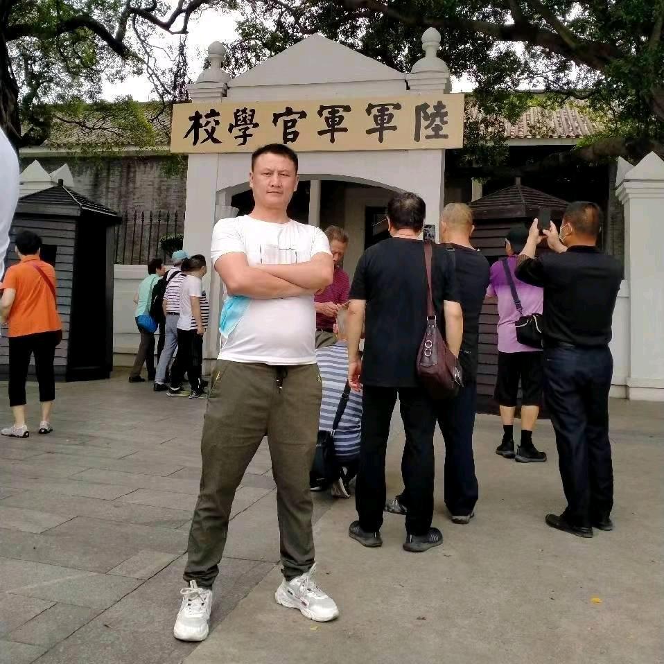 房电诈开着拖拉机去酒店