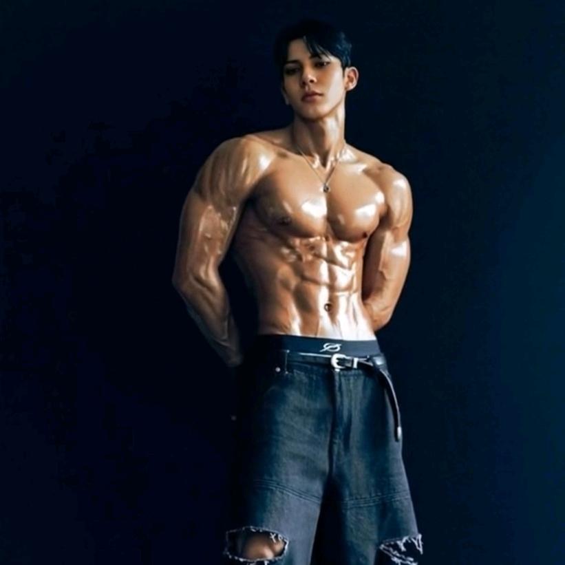 何须扶我青云志，我自凌云至山巅！