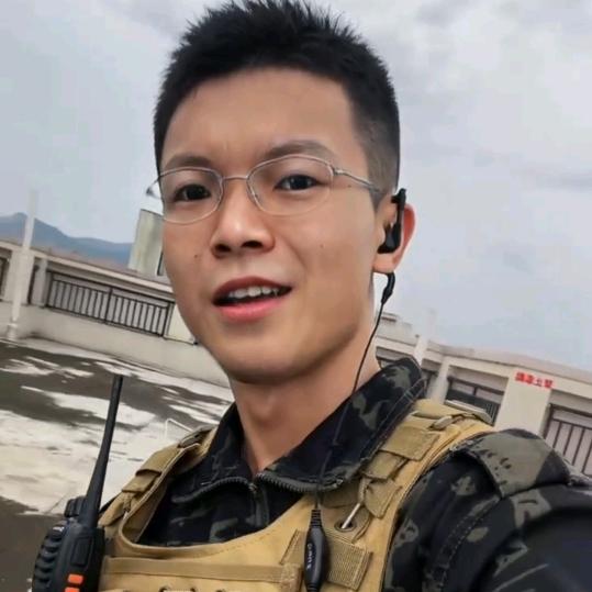 彝族小伙 阿军