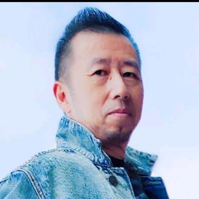 吹口琴的李哥