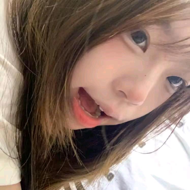 哦
