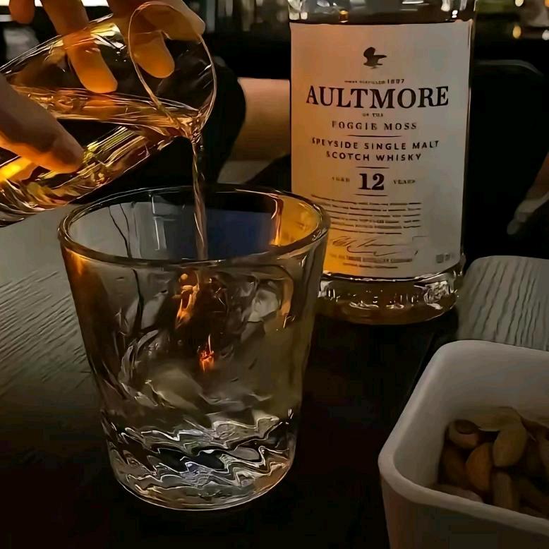 7.10 复制打开抖音，看看【八月网名的