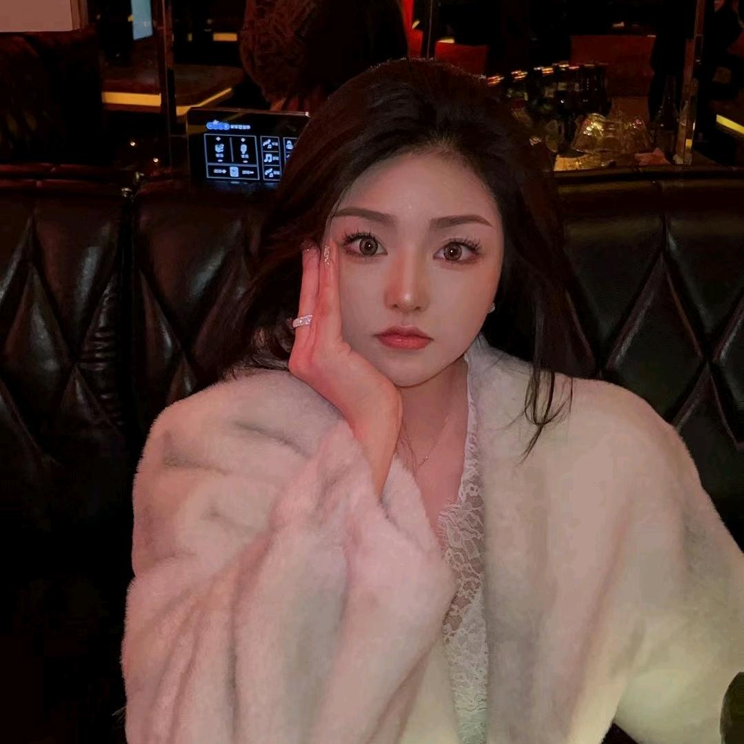 我有两个可爱的妹妹。