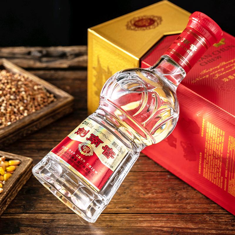 深知身在情长在，怅望江头江水声。