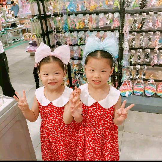 这一对双胞胎可爱吗？