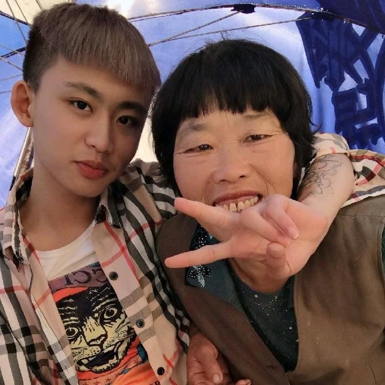 颜姐11点半开播