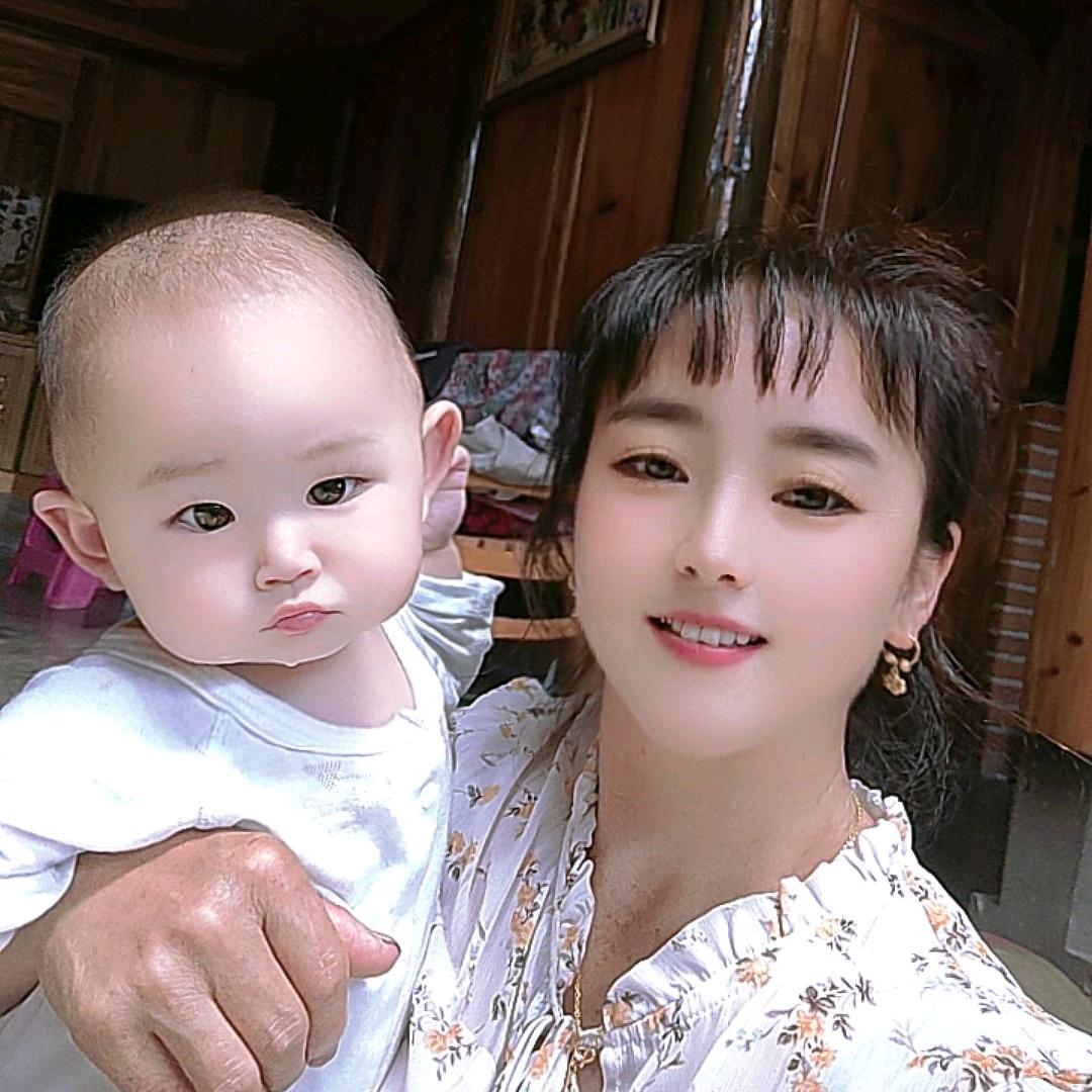 随风凌乱的发丝