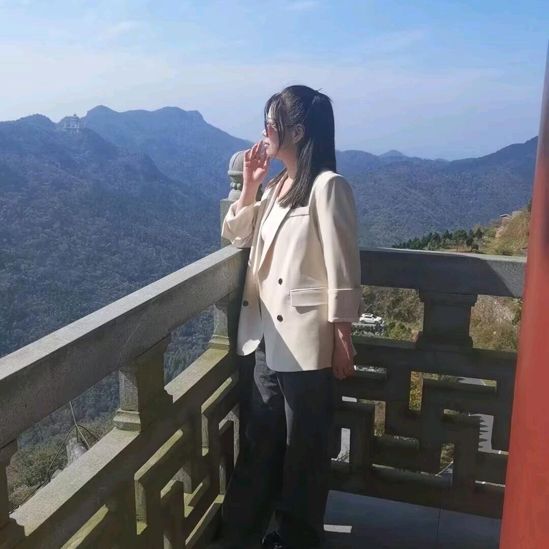 钩臂垃圾箱厂家  吴