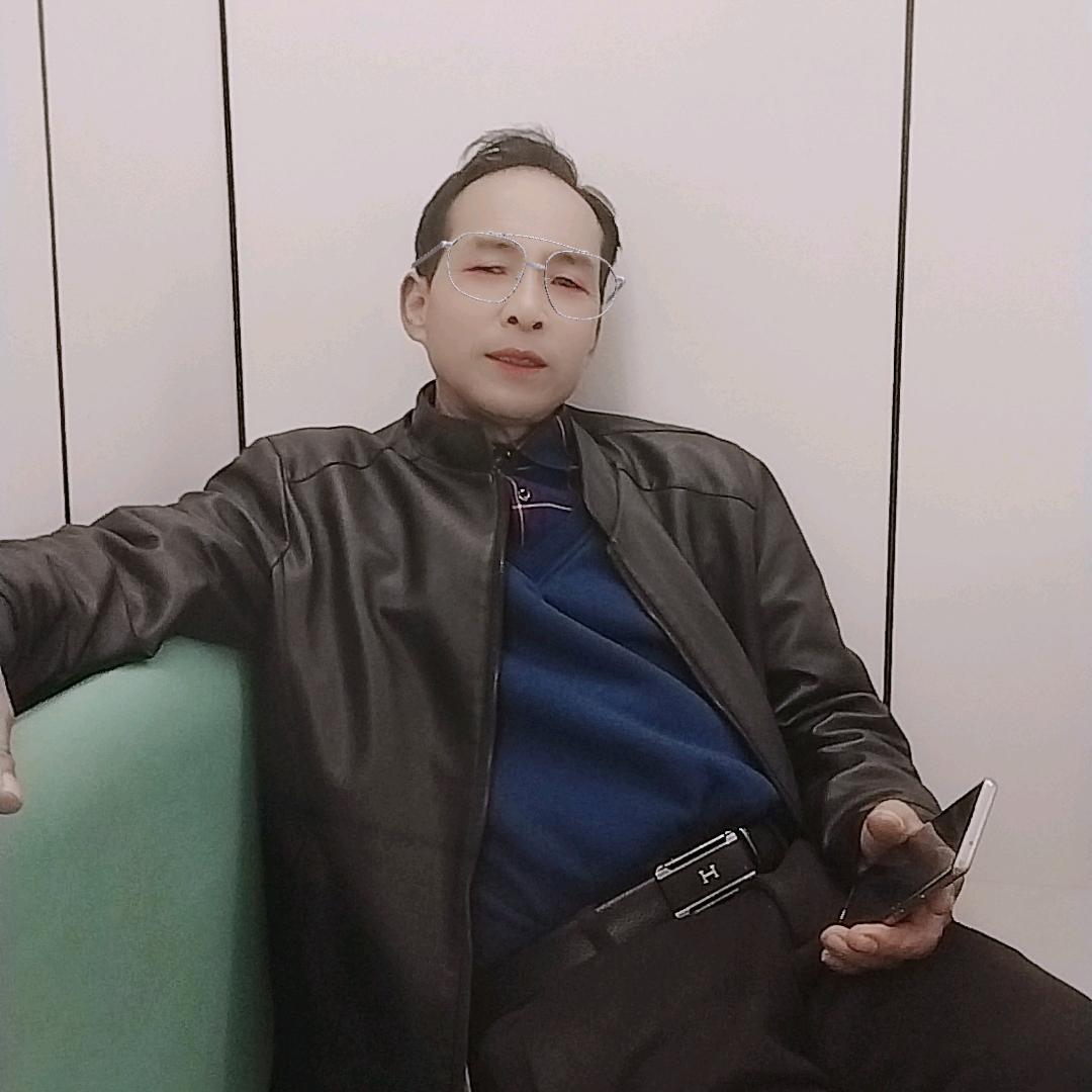开心每一天👩‍❤‍💋‍👨