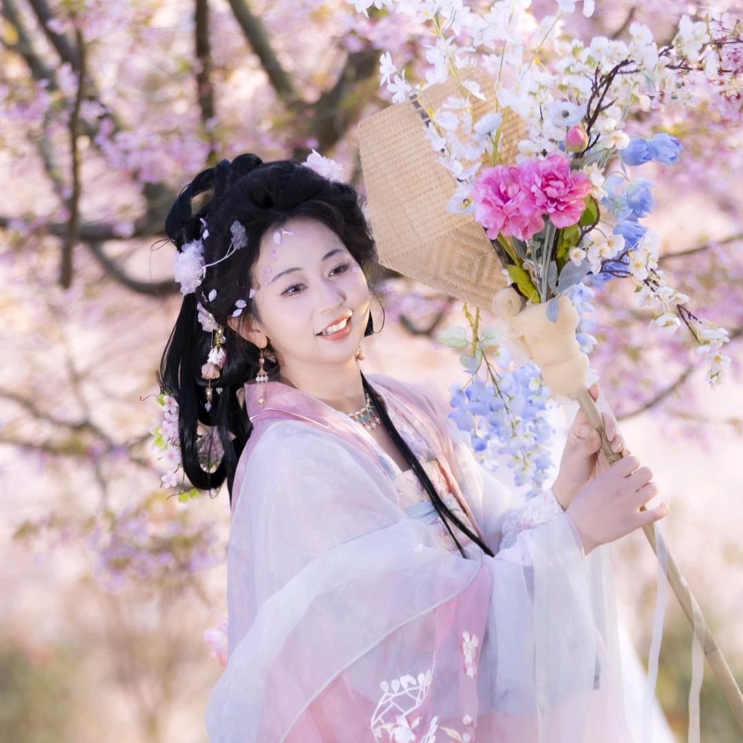 爱兔子的小狐狸