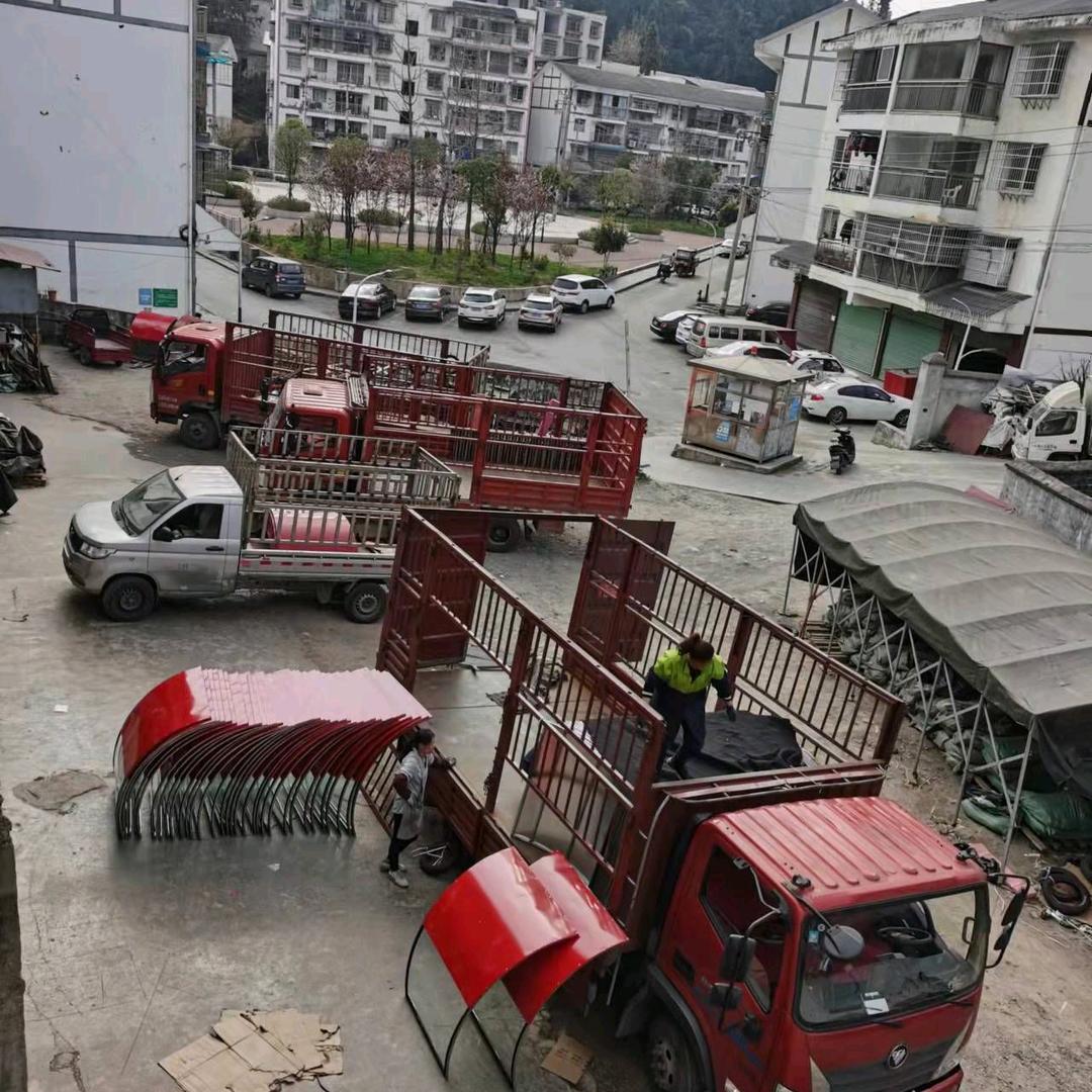 吉祥三轮车蓬厂.专业生产铁篷.加厚布篷.