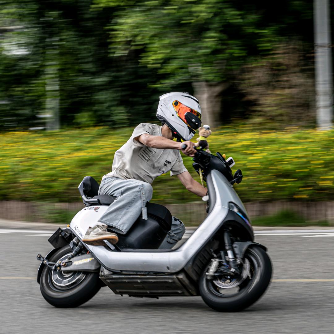不会压弯的小白🛵