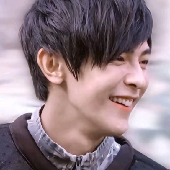 牧野下的稻草人