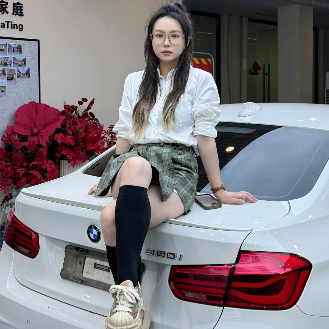 杨七七（启源二手车批发）
