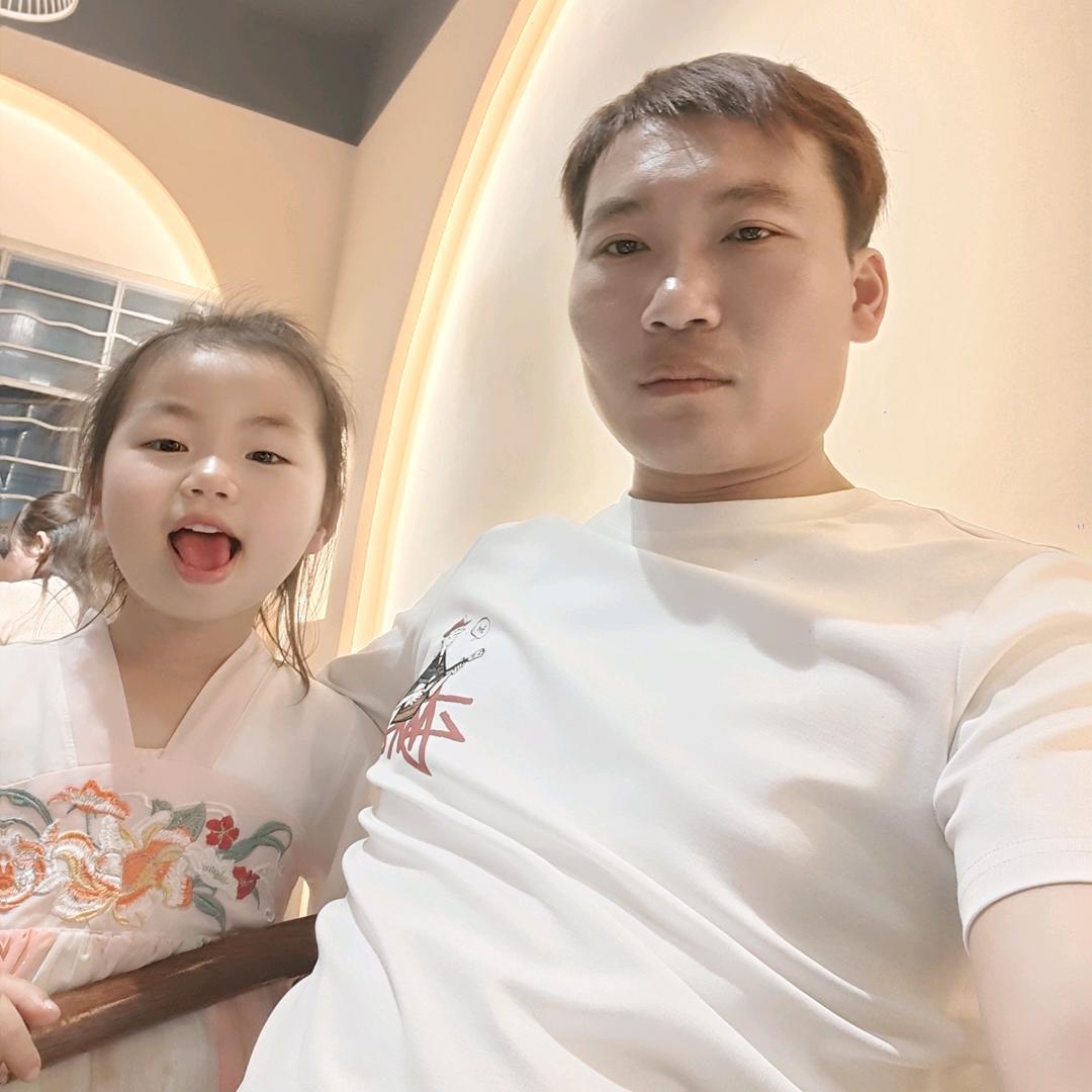 杨  林