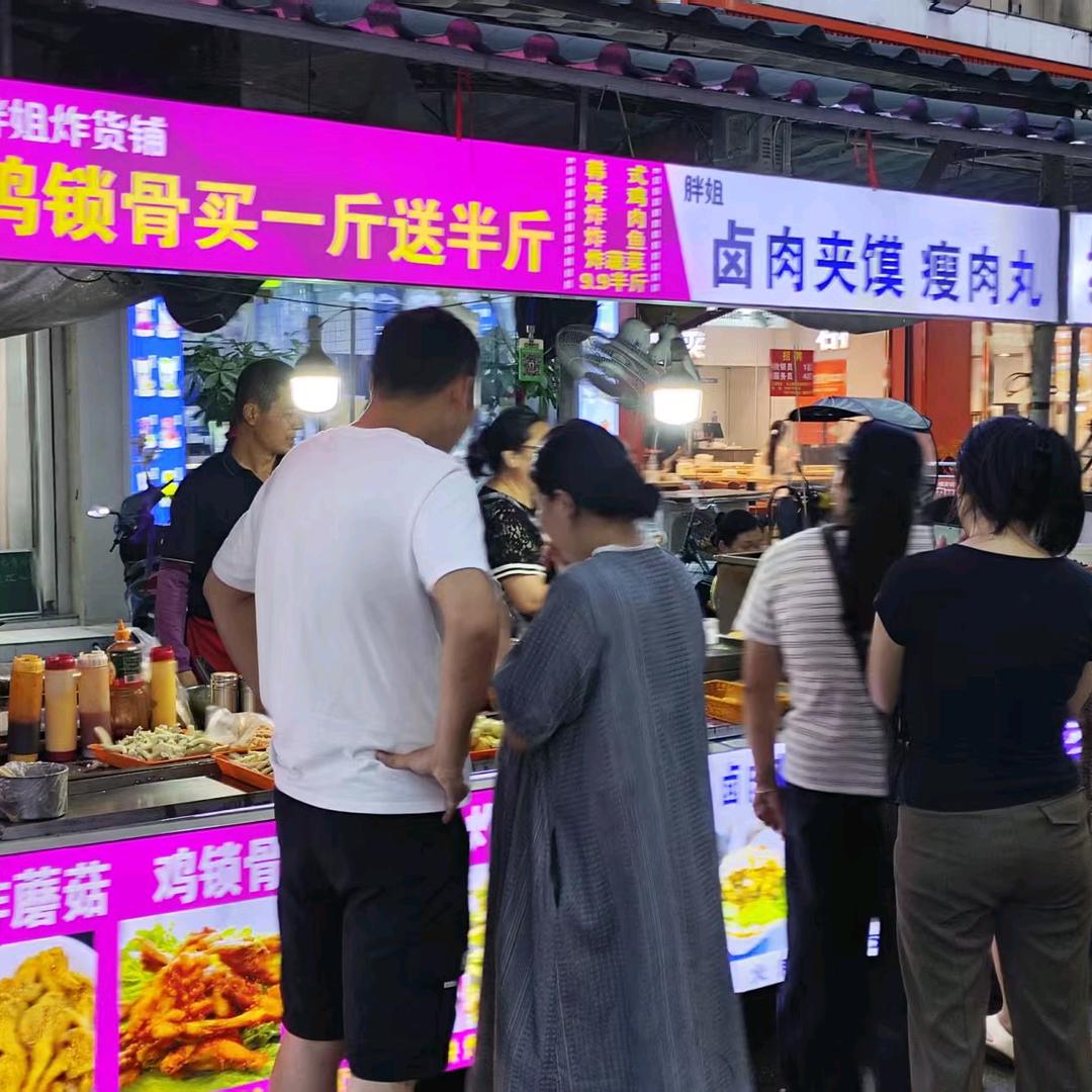 卤肉夹馍(苏果小吃街)