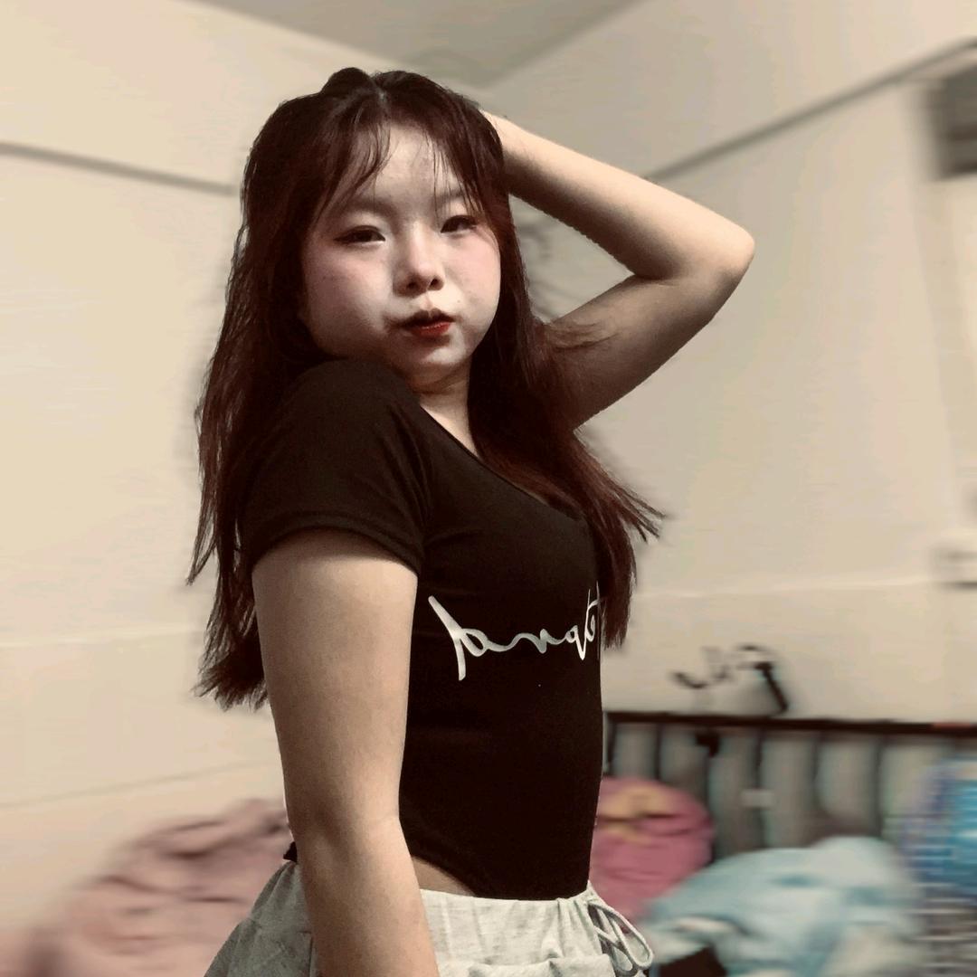 ສາວລາດຄວາຍນ້ອງຢົ🐷?