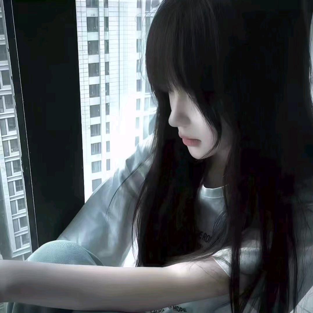 你的誓言回涩在冷色调的雨天