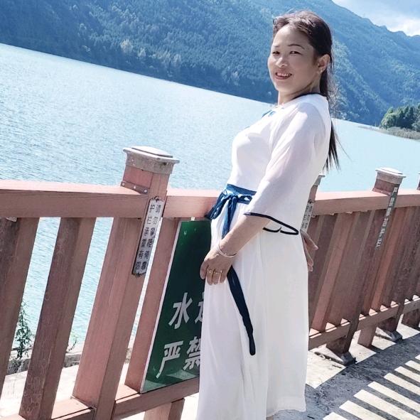 谁都别提我的往事 💔  小杨