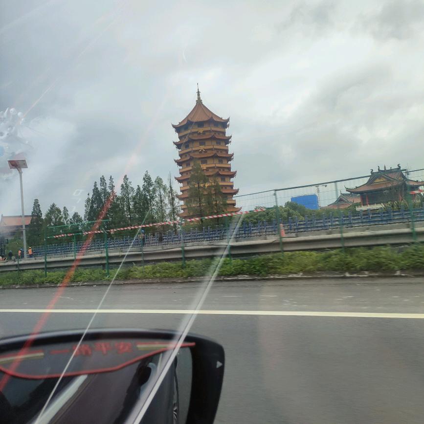 涵涵(⁎⁍̴̛ᴗ⁍̴̛⁎)硕硕