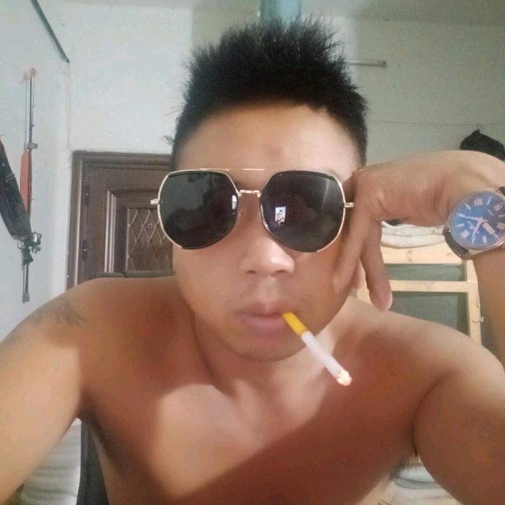 低调渲染流年  二婚男人