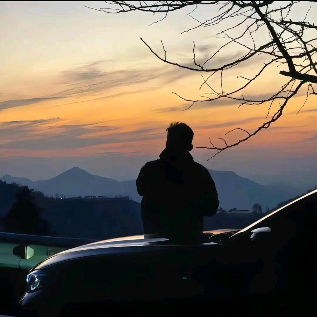 太阳当空曌
